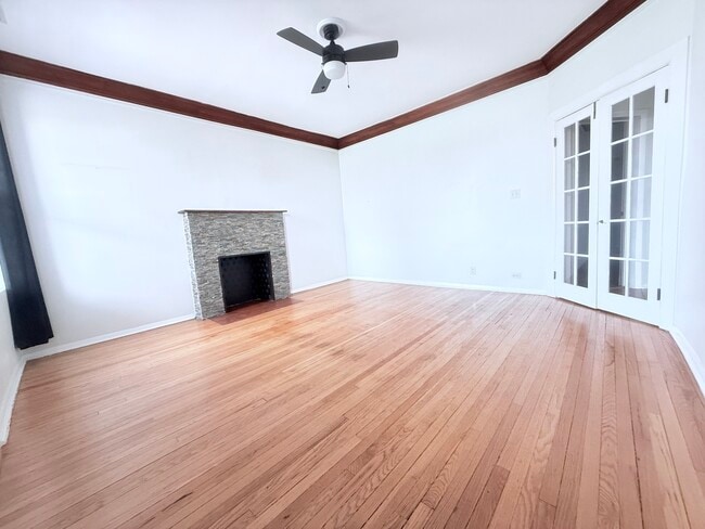 Building Photo - 1509 E 65th St