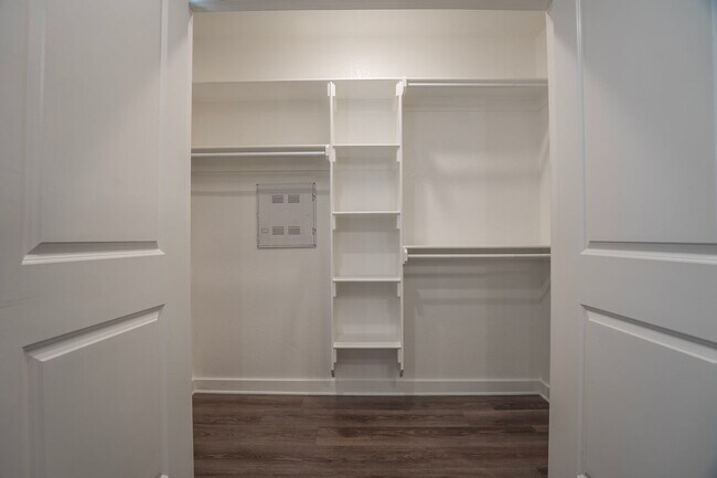 Building Photo - 2 bedroom 2.5 bath Home In Fayetteville!