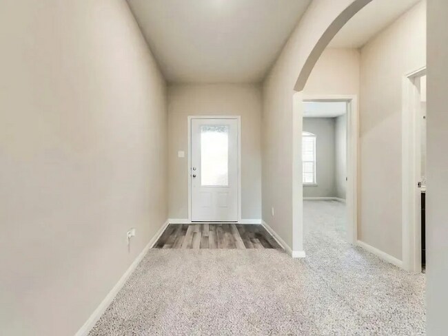 Building Photo - 2304 Dahlia Way