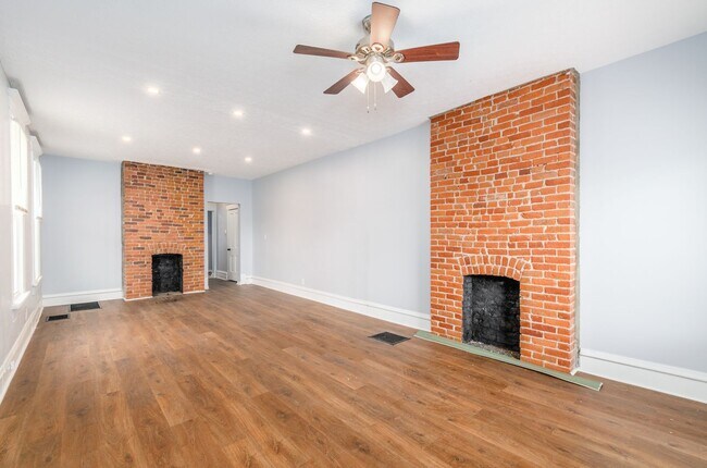 Building Photo - 370 N Garfield Ave
