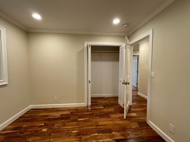 Building Photo - SUNNYVALE - Sunnyvale Updated 4-Bed, 2-Bat...