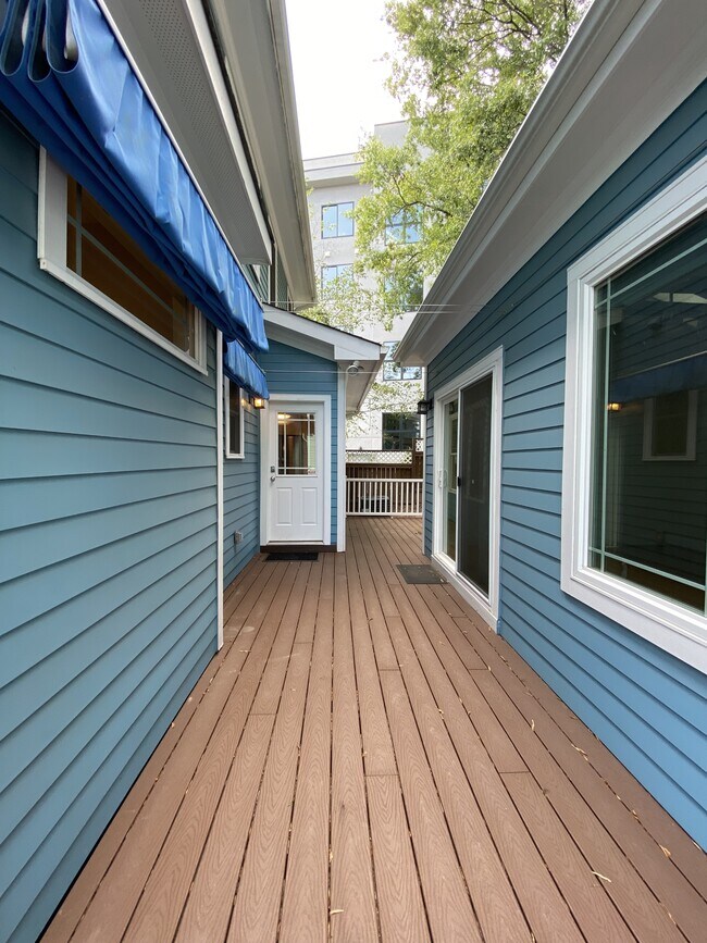 Building Photo - 305 Mallard Ave