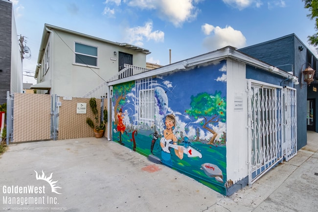Primary Photo - Remodeled 1Bdm 1Ba Upstairs Condo in the H...