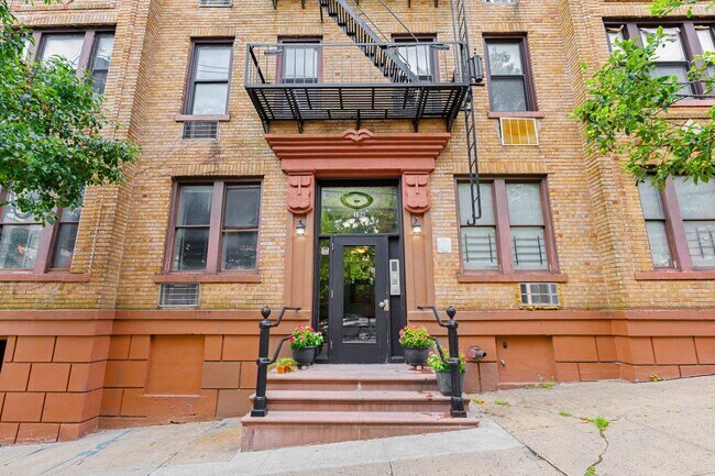 Primary Photo - 108 Waldo Ave