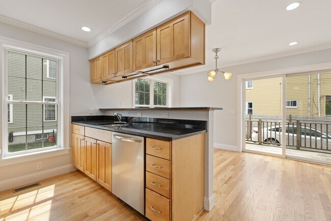 Building Photo - 58 Holton St