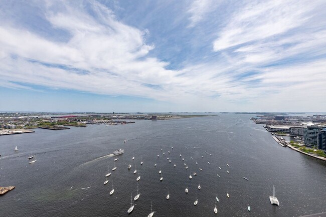 Building Photo - Penthouse Unit looking over the Harbor.... Sept 1st Move in