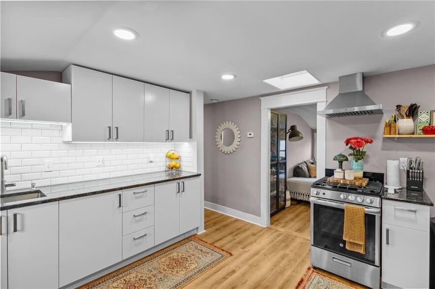 Building Photo - 86 Rochambeau Ave