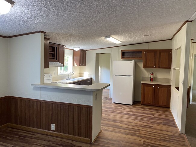 Building Photo - Double Wide for Rent on 1/2 Acre in Crawfo...