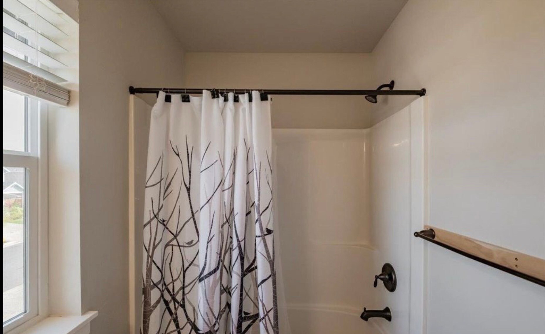 Building Photo - 4164 Sagecrest Dr NE