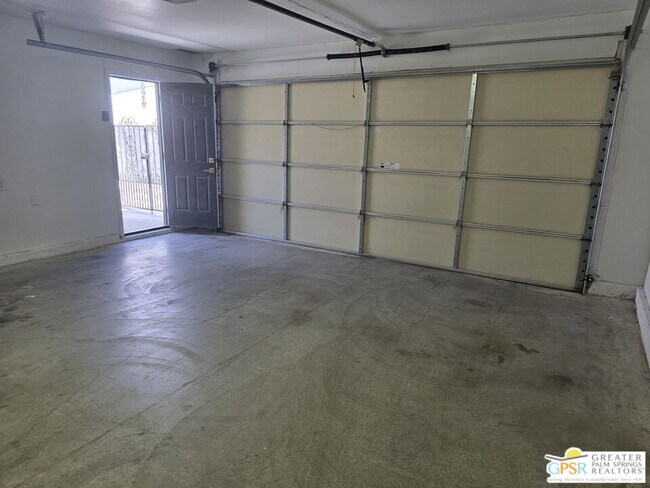 Building Photo - 74626 Stage Line Dr