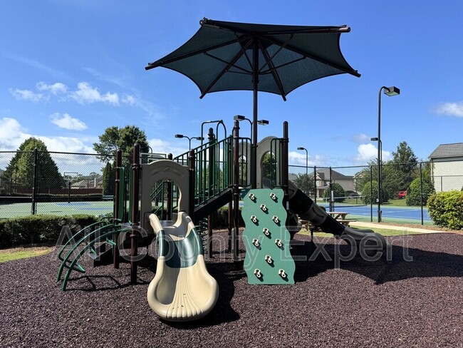 Building Photo - 4215 Hopewell Manor Dr