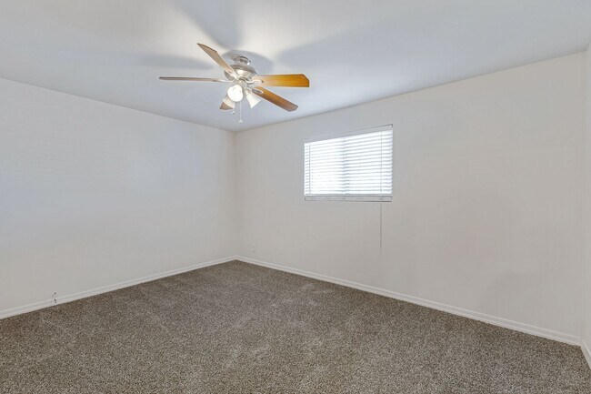 Building Photo - Spacious & Stylish 4/2 – Just  2 Miles fro...
