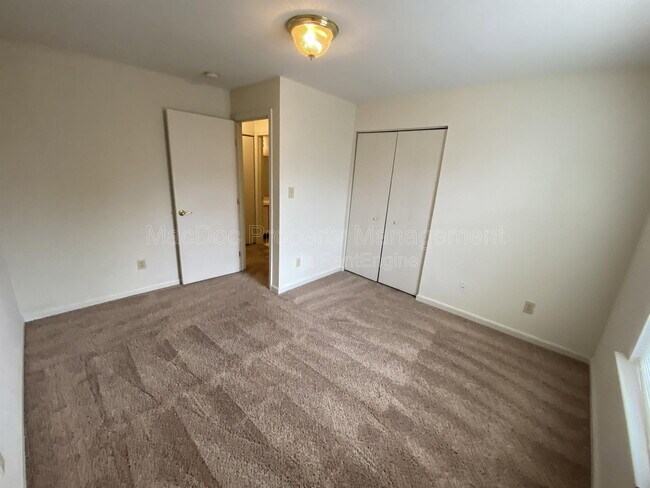 Building Photo - 76 Red Maple Ct