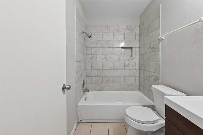 Building Photo - 8646 Maplecrest Dr
