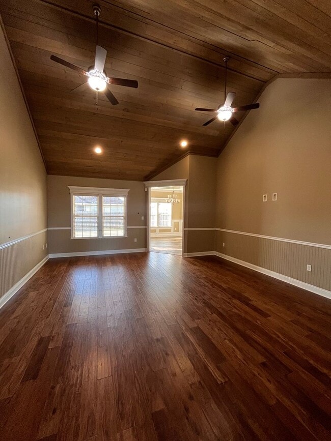 Building Photo - 4062 McKenzie Ln