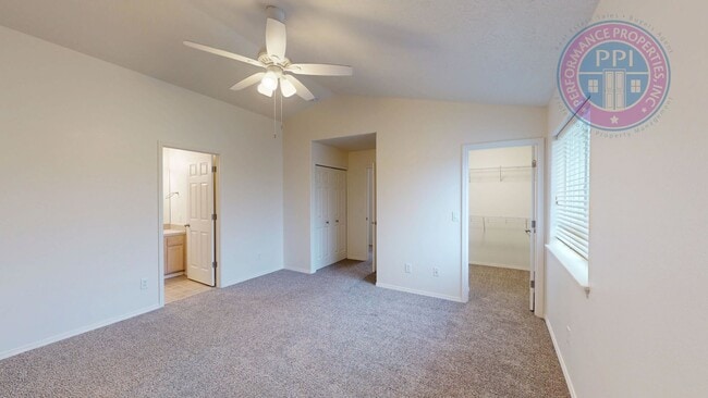 Building Photo - Two Level Cascadia Village Home with  Large Fenced Backyard ! Pet Welcome