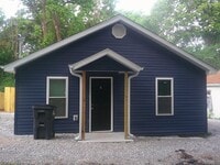 Building Photo - Amazing 2 Bed 1 Bath House