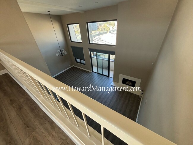 Building Photo - 2 Bed, 2 Bath Condo + Loft in a Cozy locat...