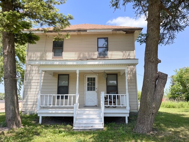 Primary Photo - 1620 S River Rd