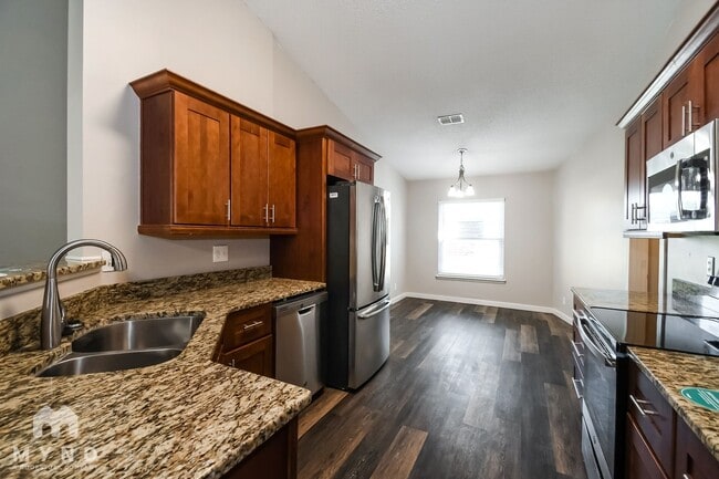 Building Photo - 100 Autumn Springs Ct W