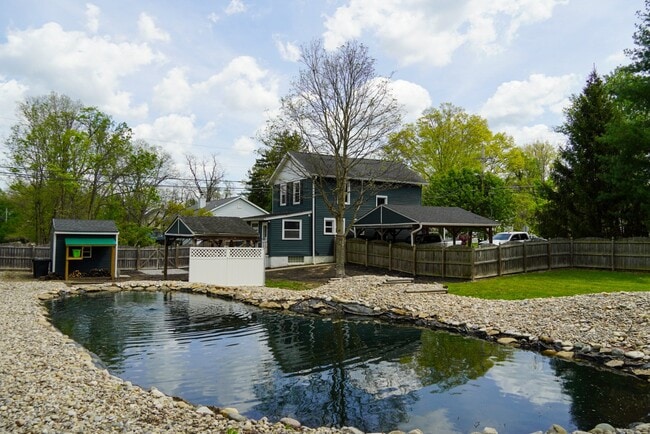 Building Photo - 320 Cedar Dr