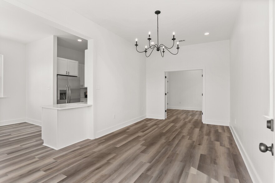 Building Photo - 2533 Amelia St