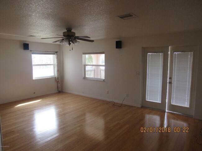 Building Photo - 156 Wilson Ave