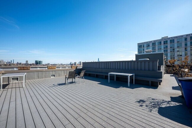 Building Photo - 800 Jackson St