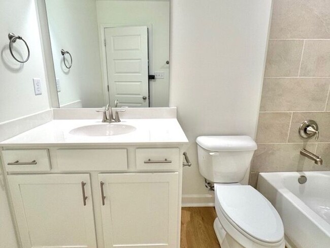 Building Photo - Move In Special! Half off of June Rent! Co...