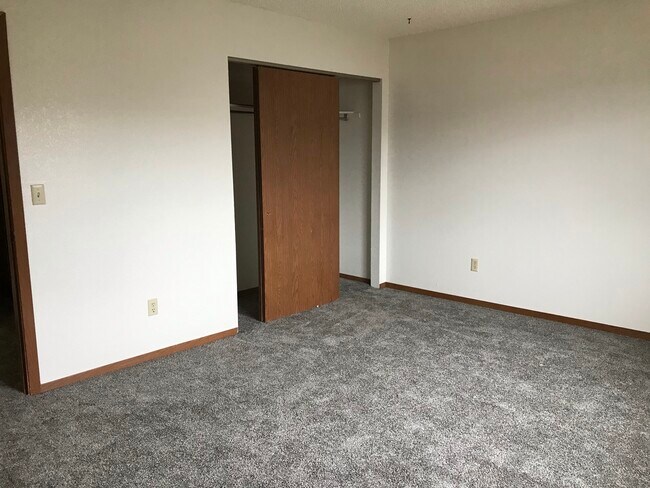 Building Photo - 3224 Rood Ave