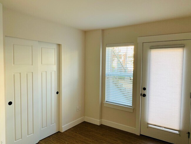 Building Photo - 3 bd 3 bath townhome Issaquah highlands