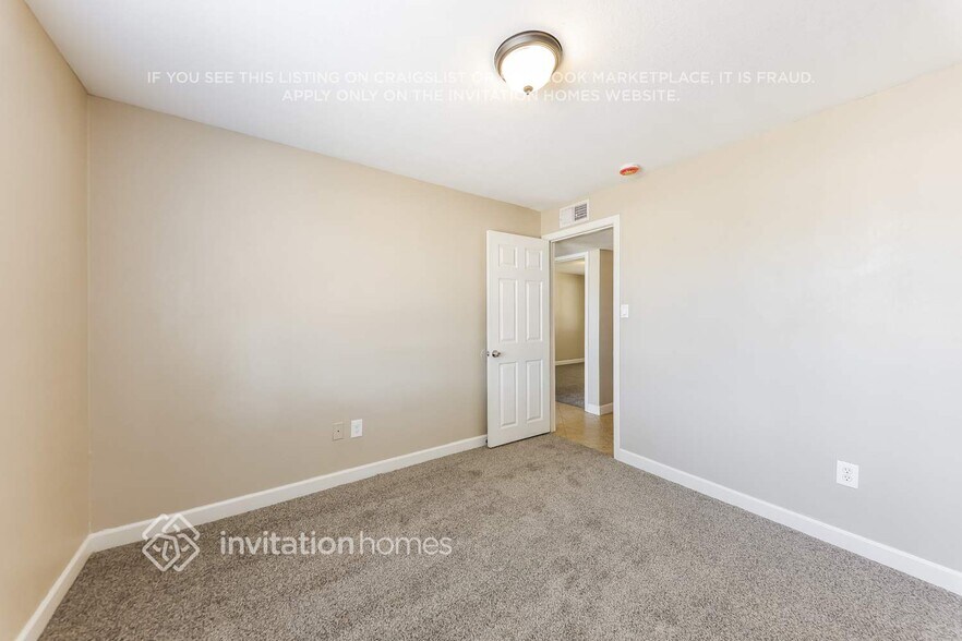 Building Photo - 3643 E Surrey Ave