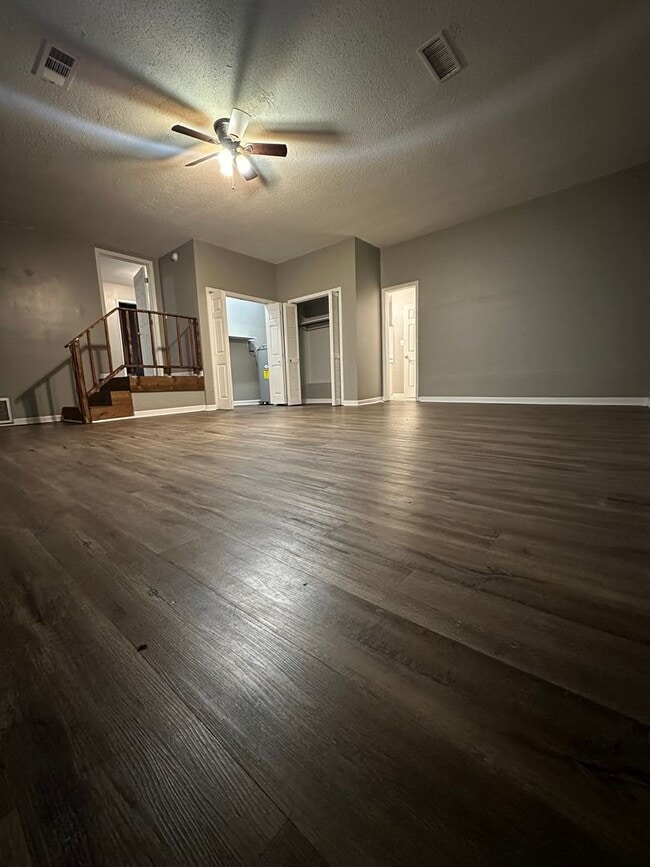 Building Photo - Spacious 4-Bedroom, 2-Bath Home in Quiet Chattanooga Neighborhood