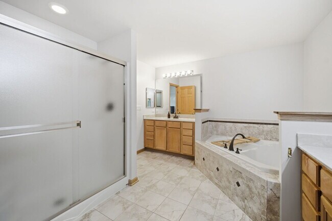 Building Photo - 322 Hemlock Ln
