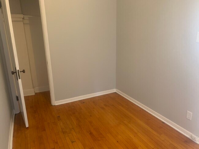 Building Photo - 1424 N Maplewood Ave