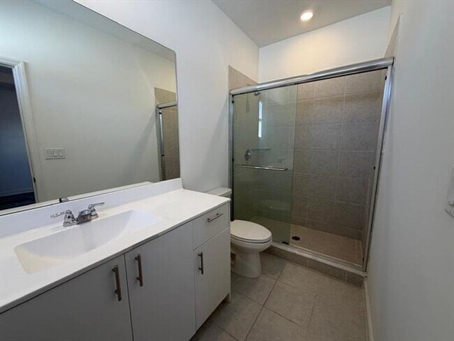 Building Photo - 2885 SE 25th Ave