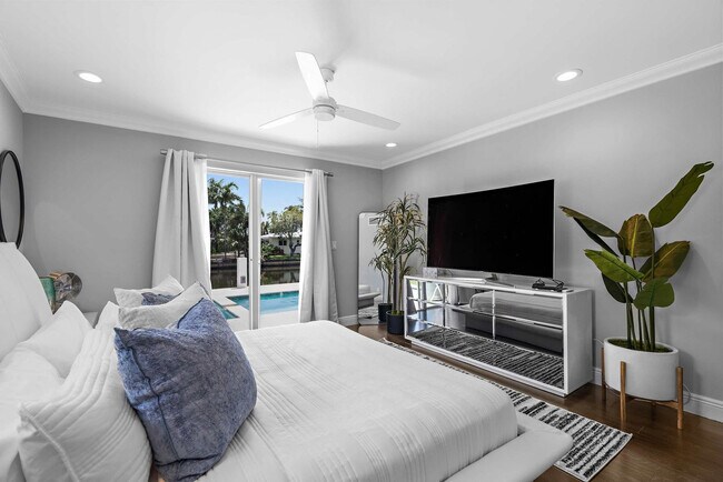 Building Photo - 2001 NW 36th St