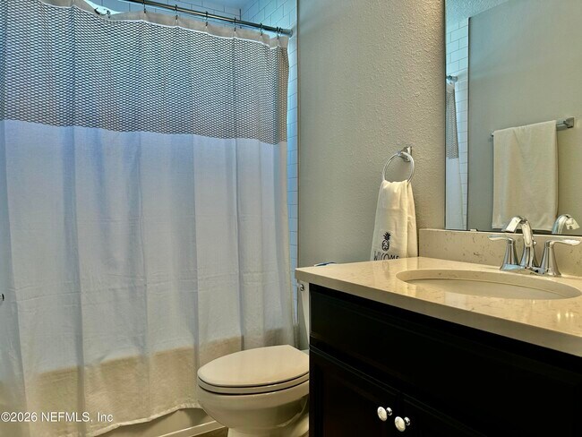 Building Photo - 124 Killarney Ave