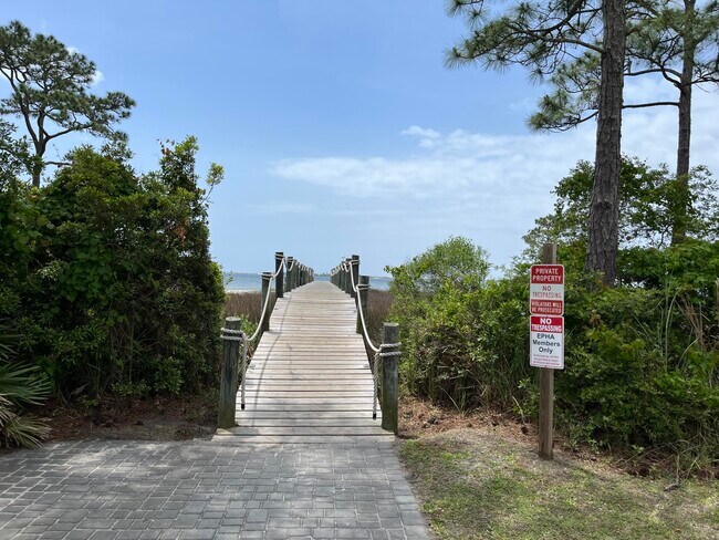 Building Photo - 220 Wynnehaven Beach Rd