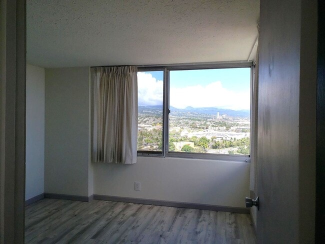 Building Photo - Century Park Plaza Condo - 1 bedroom, 1 bath, 1 parking - Avail 09/01/2026