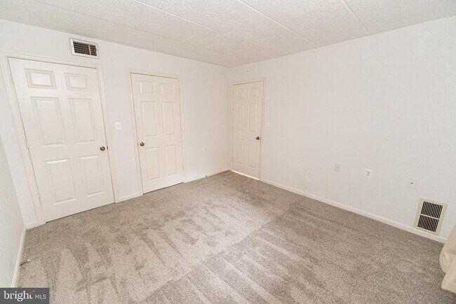 Building Photo - 227 Canal Park Dr