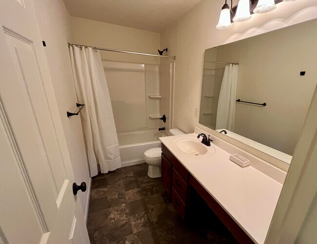 2nd floor shared bath - 4189 Pheasant Ridge Ct
