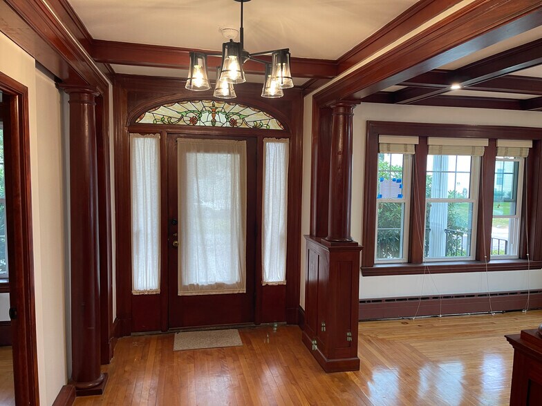 Building Photo - 43 Arthur St