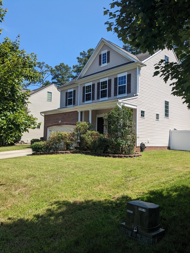 Building Photo - 208 Foster Rd