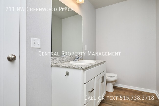 Building Photo - 211 NW Greenwood Pl