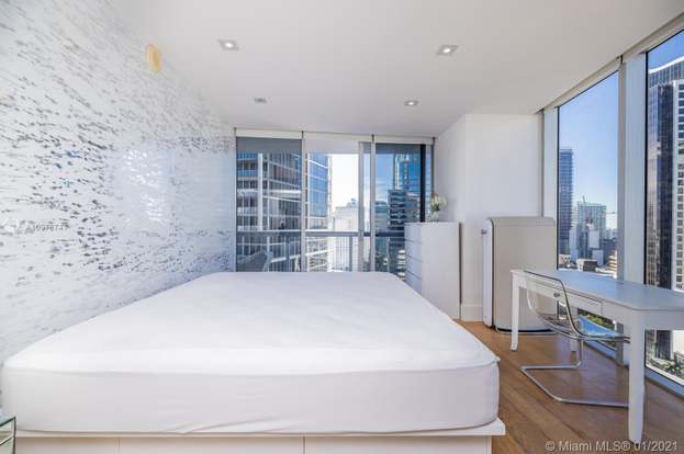 Building Photo - 475 Brickell Ave