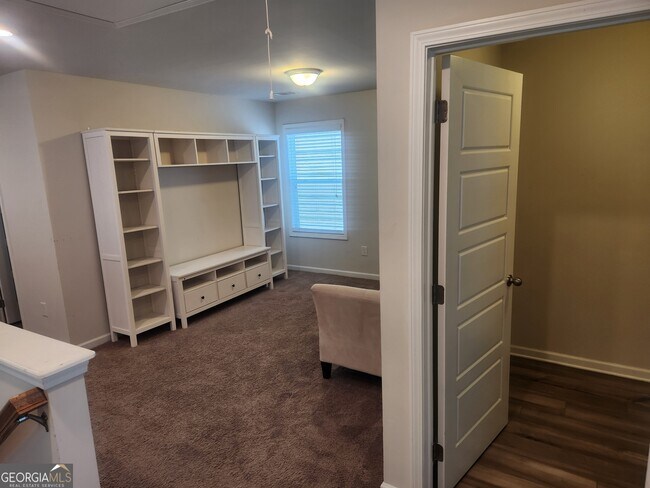 Building Photo - 47 Station Overlook Dr