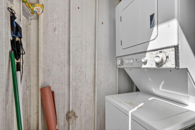 Building Photo - 497 Brittany K