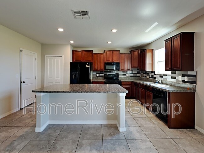 Building Photo - 10007 Crested Fringe Dr