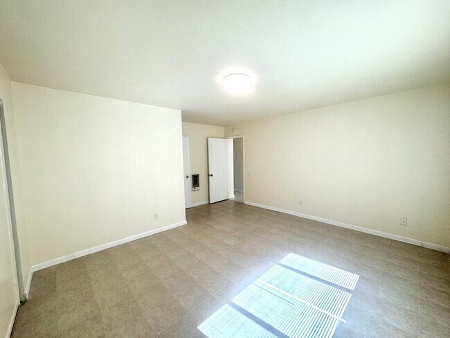 Building Photo - 2589 Hayes Dr